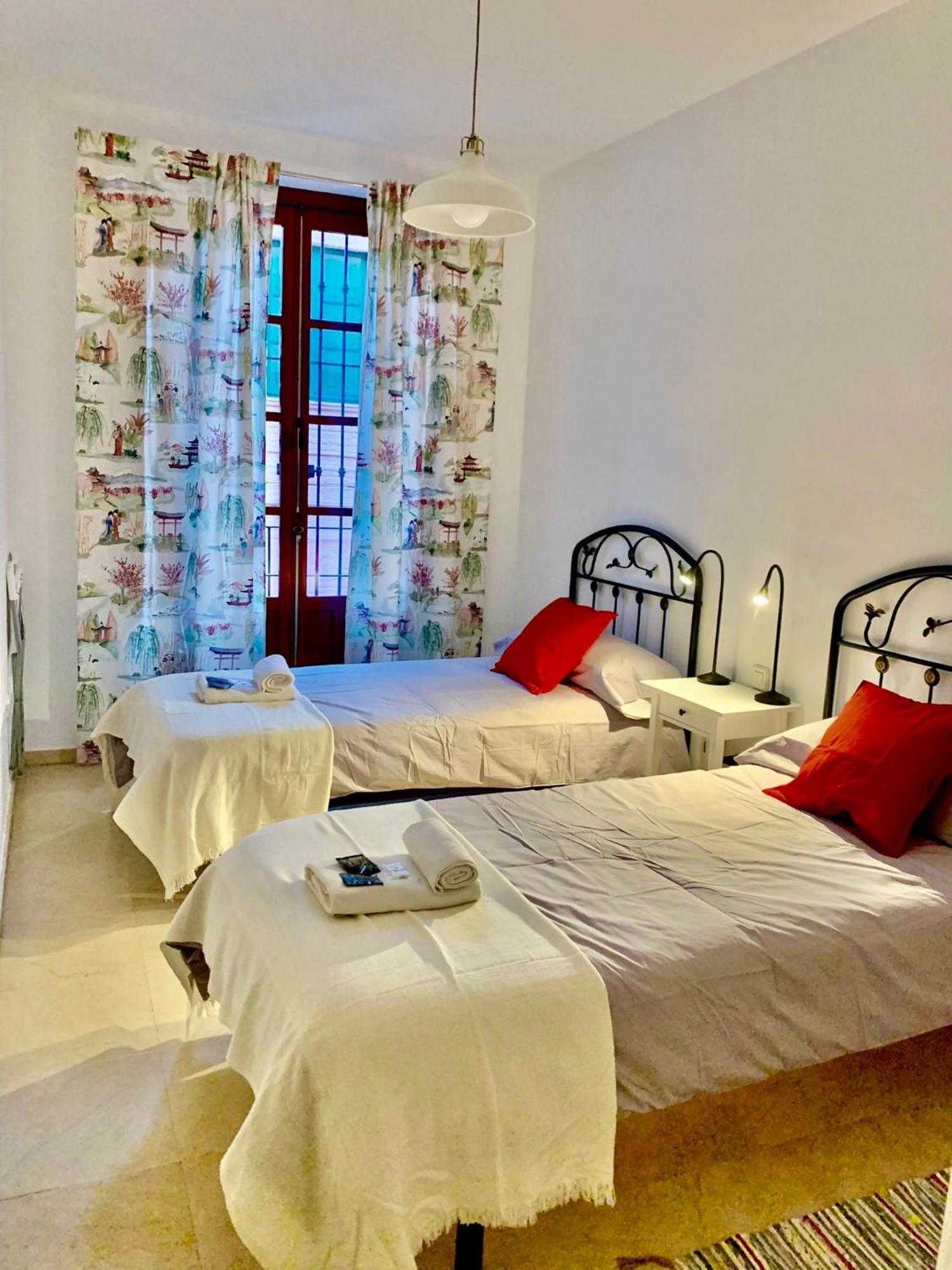 Apartamento Torre De La Plata Севілья Екстер'єр фото